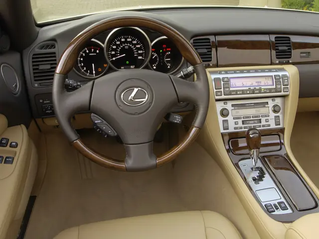 2010_Lexus_SC_430_3