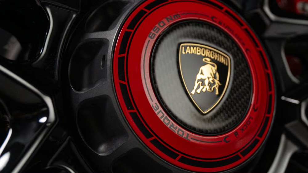 Lamborghini Revuelto SV