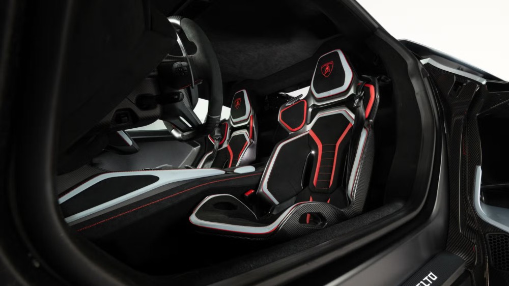 Lamborghini Revuelto SV