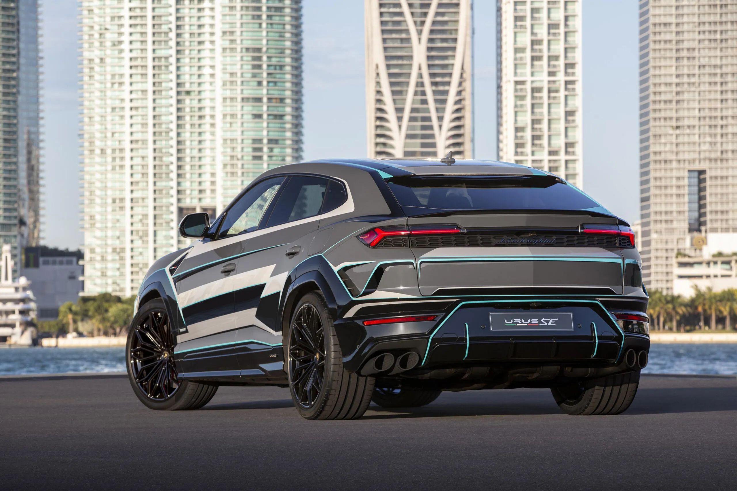 Lamborghini Urus police chase