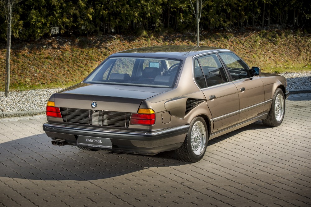 BMW_Goldfisch_V16_back