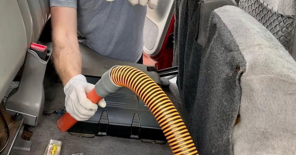 DIY_car_detailing_Vacuum