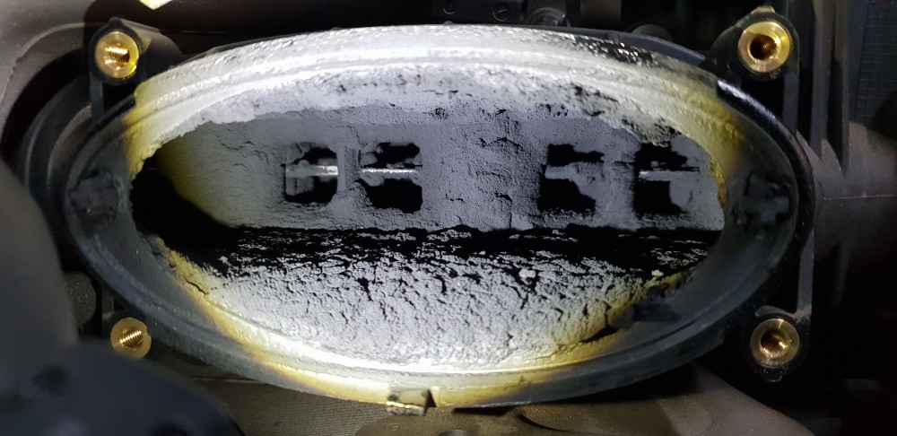 Diesel_Truck_s_Intake_Manifold_clogged