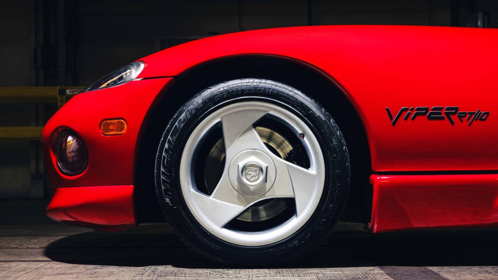 Dodge_Viper_s_three_spoke_wheels