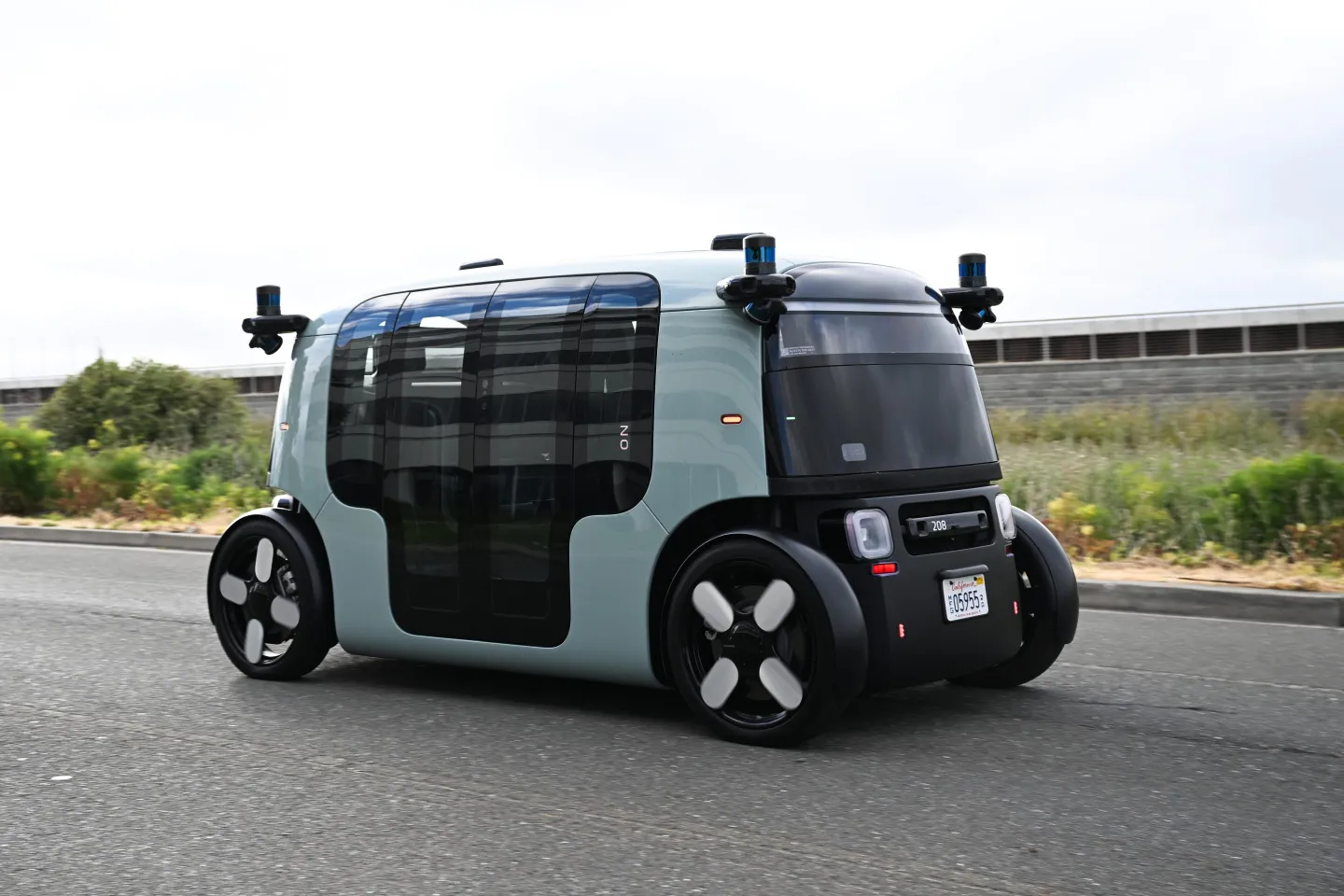 Amazon Zoox robotaxis