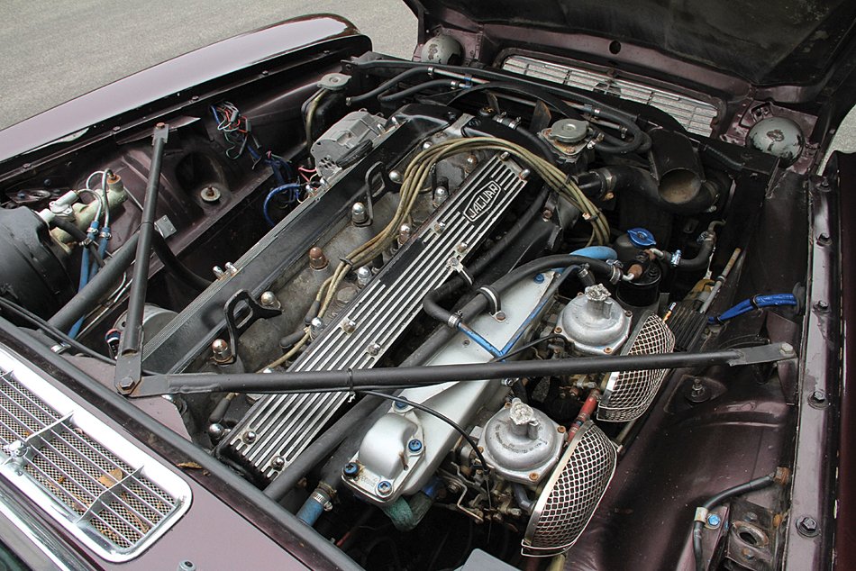 Jaguar XJ6 two fuel tanks