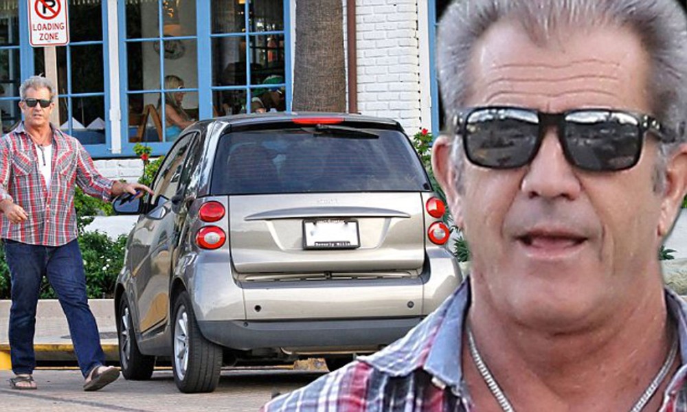 Mel_Gibson_and_His_Smart_Car