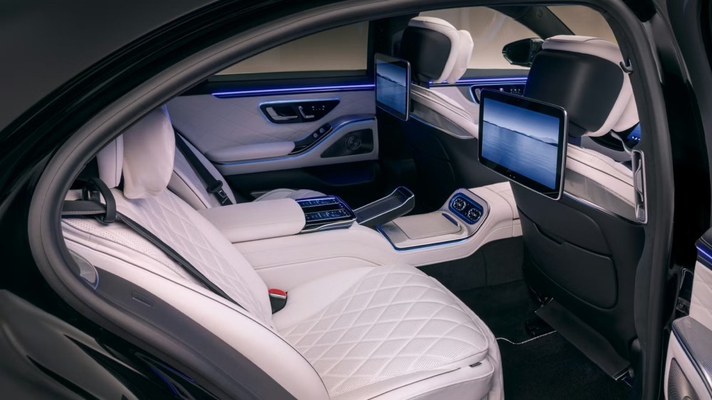 Mercedes_S_Class_heated_seatbelts