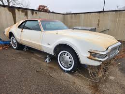 Oldsmobile_tornado_chaser