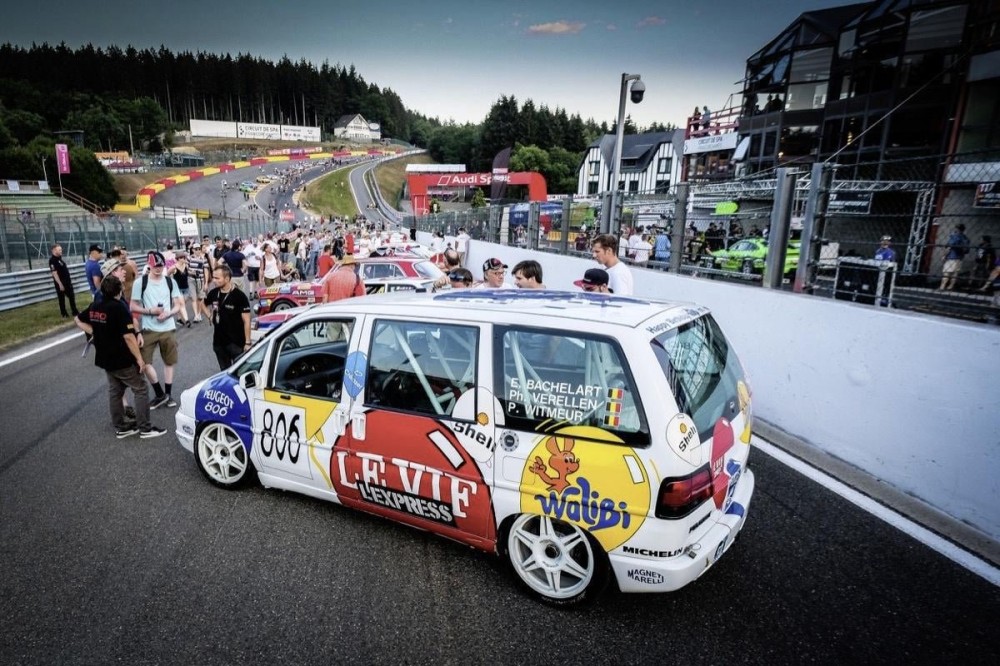 Peugeot 806 race car