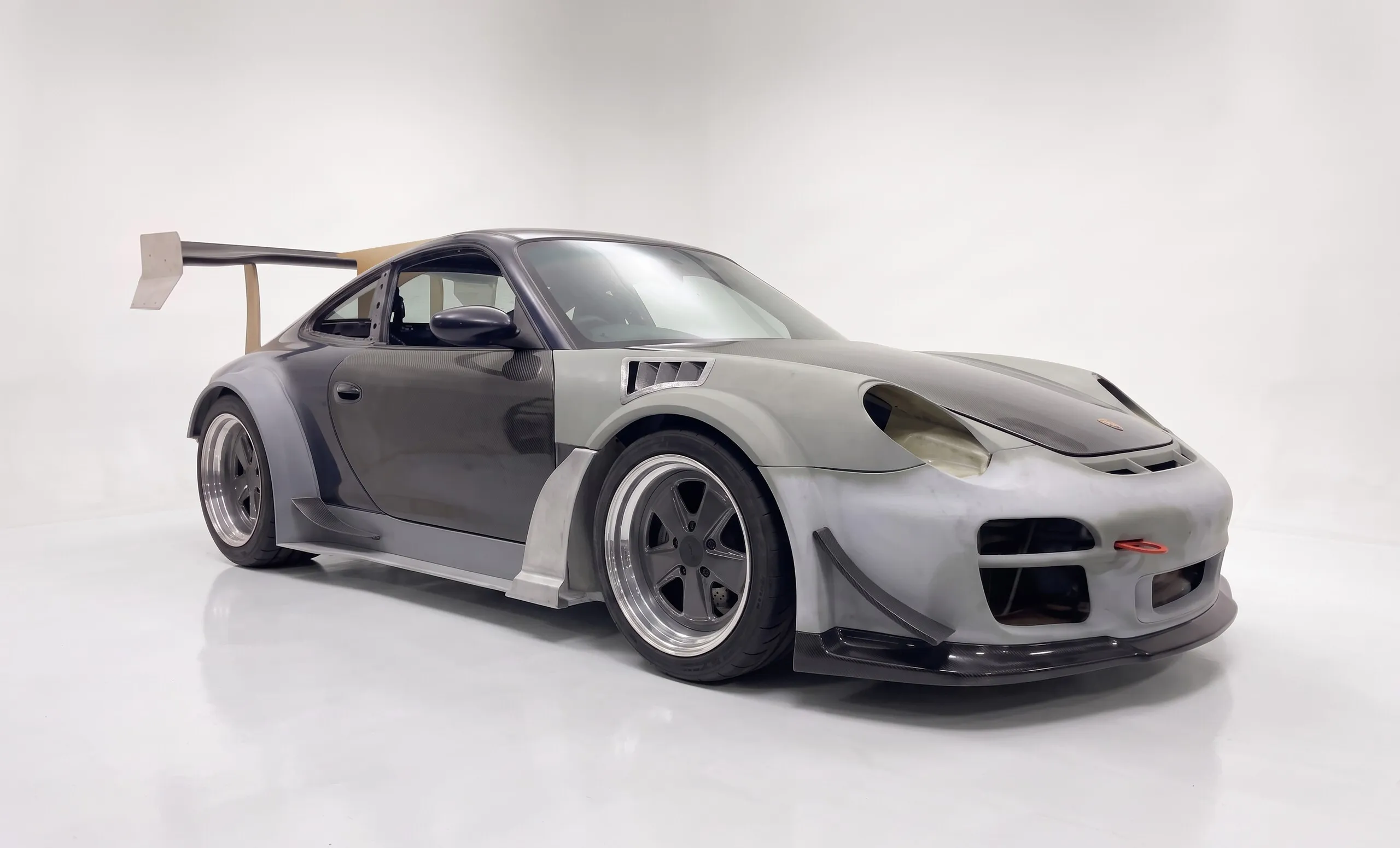 Porsche 911 LS V8