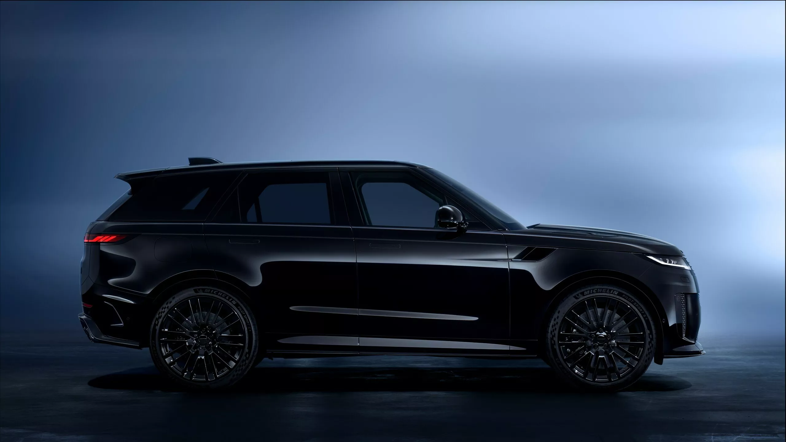 Range Rover Sport SV Black