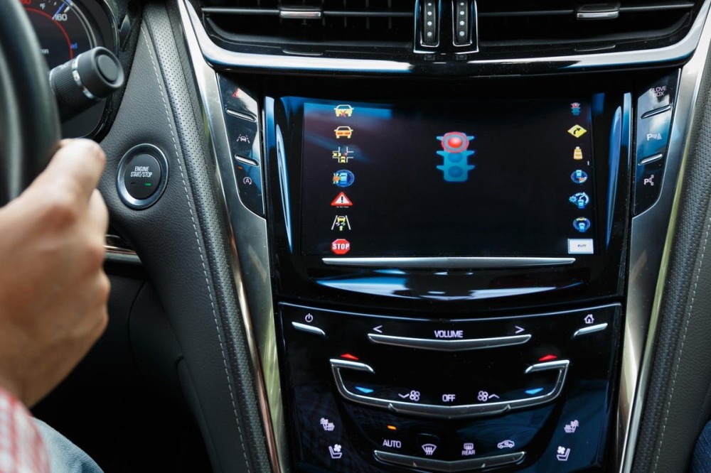 V2X_technology_Cadillac_CTS