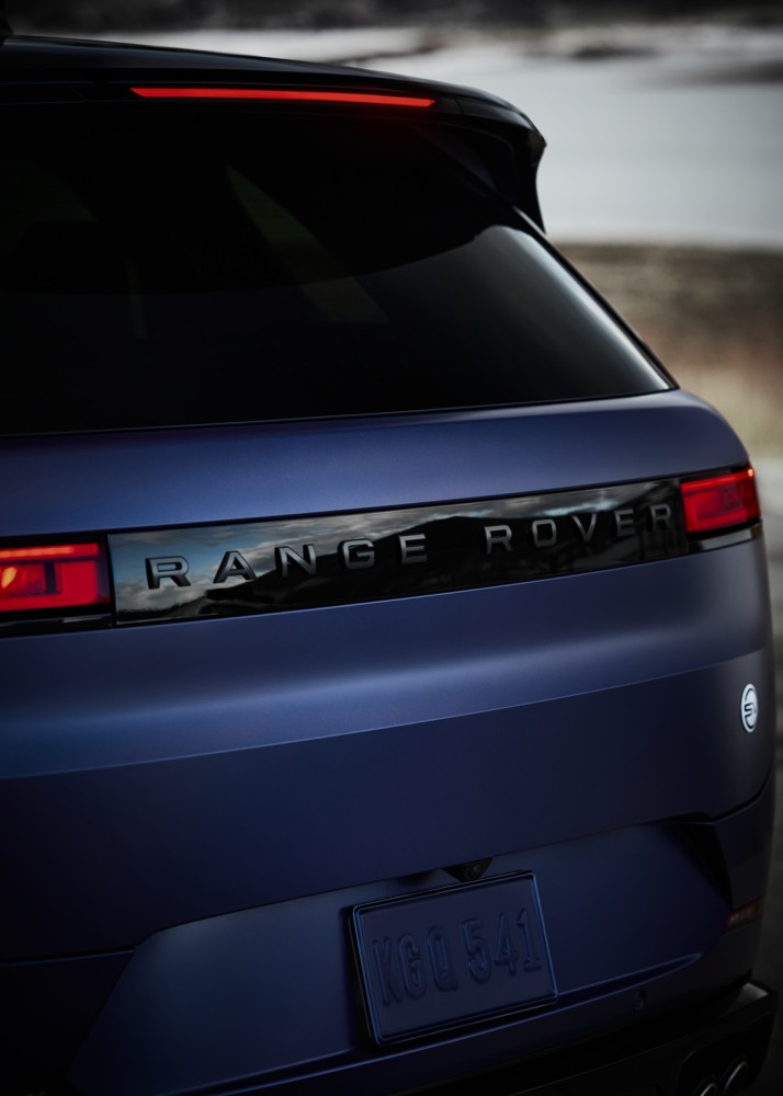 Land Rover Range Rover Sport SV Winter Dusk 