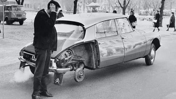 can a Citroën DS drive on three wheels