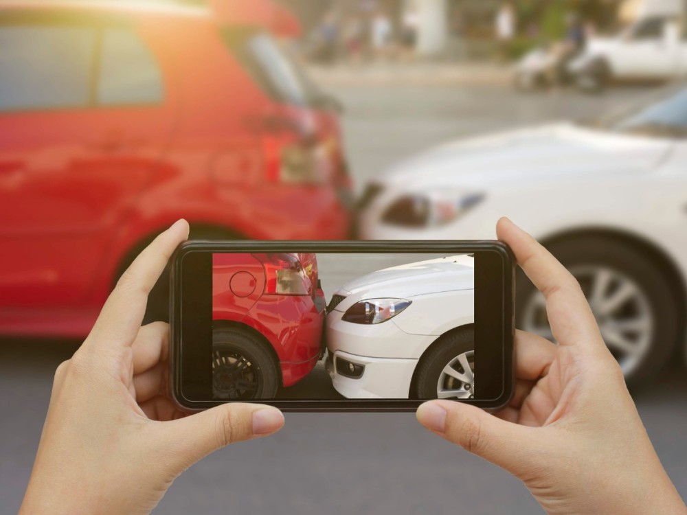 car_accident_take_photos