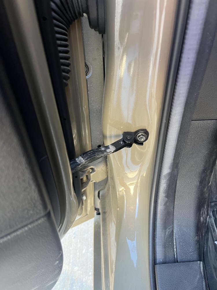 car door clicks when opening