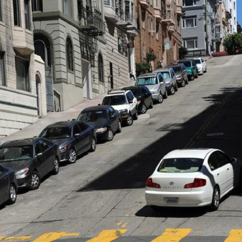 car_parked_on_a_steep_slope