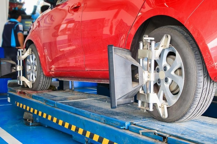 car_pulling_to_one_side