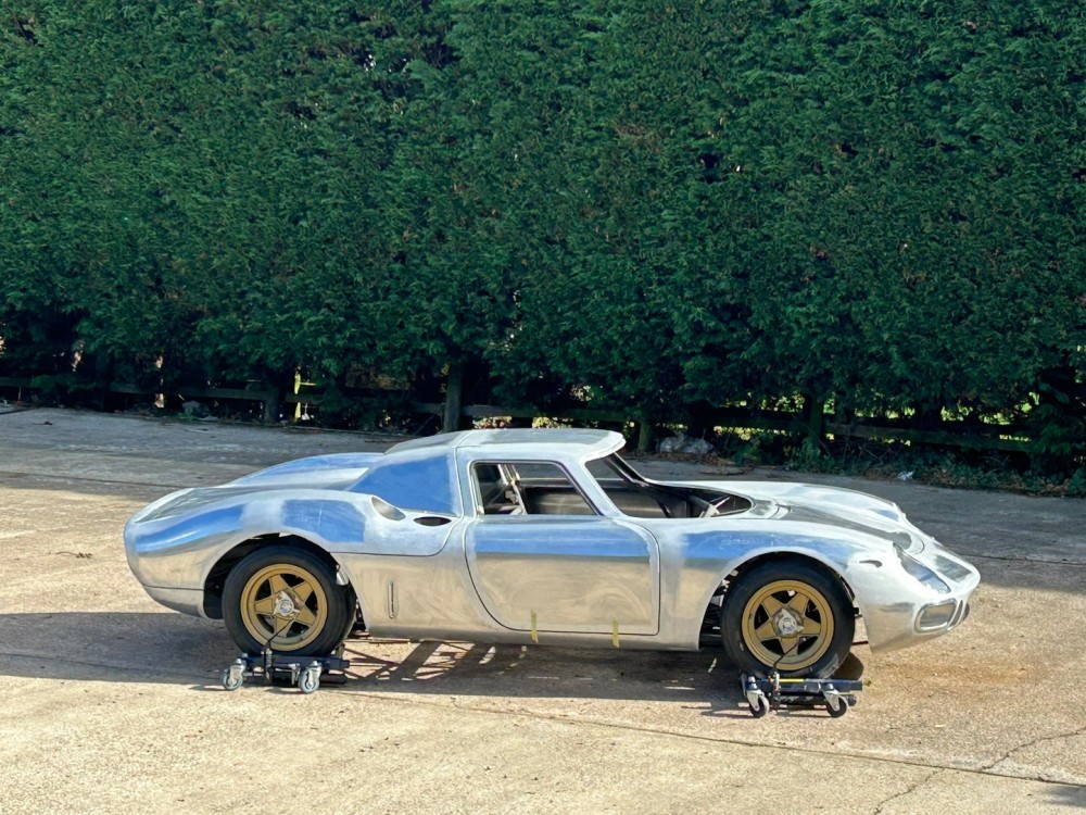 companies_that_make_classic_car