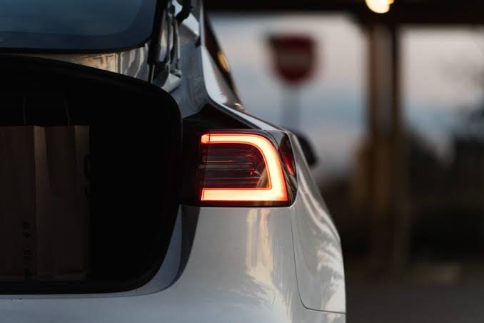 do brake lights come on with regenerative braking