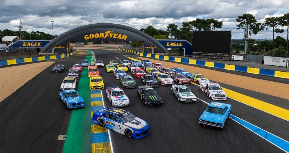 how_fast_do_NASCAR_cars_go