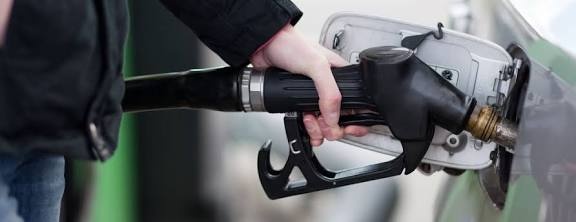 is it bad to top off gas tank