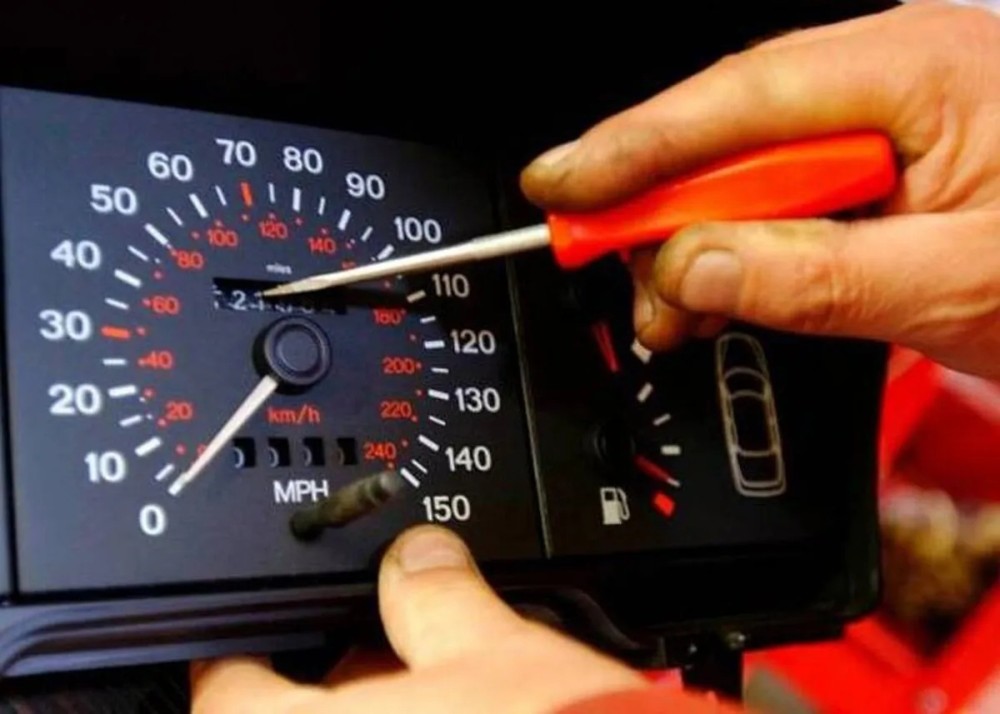 odometer fraud how to detect