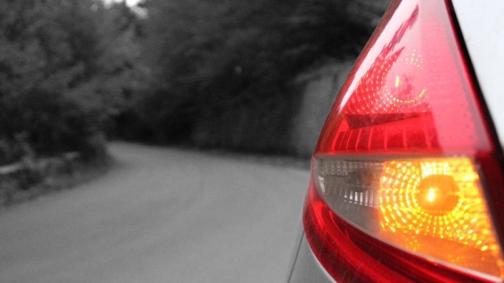 red_vs_amber_turn_signals