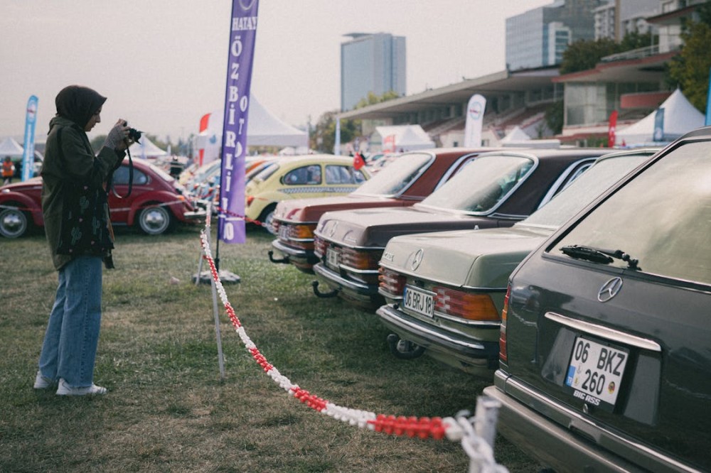 taking_photos_at_Car_Shows
