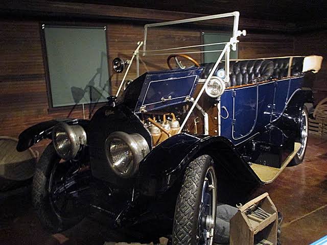who invented the electric car starter