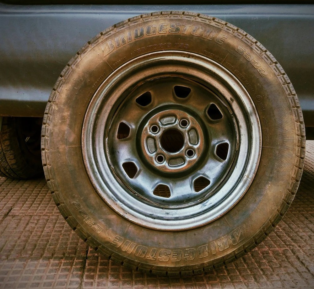 why are my tires turning brown