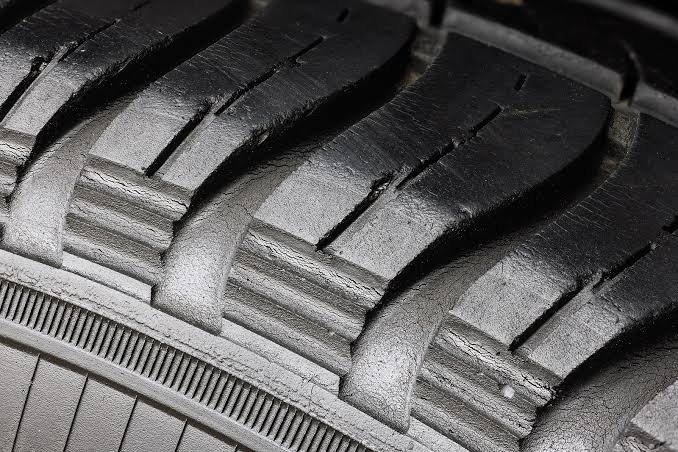 why are tires black