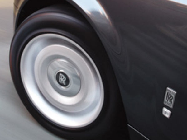 why do car wheels look like they spin backwards